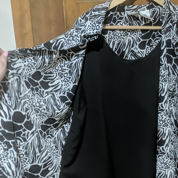 Plus size 2-in-1 tank top with blazer - Picture 2 of 3